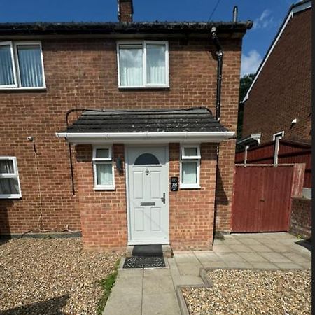 Charming 3-Bedroom Retreat With Modern Comforts South Ockendon Esterno foto