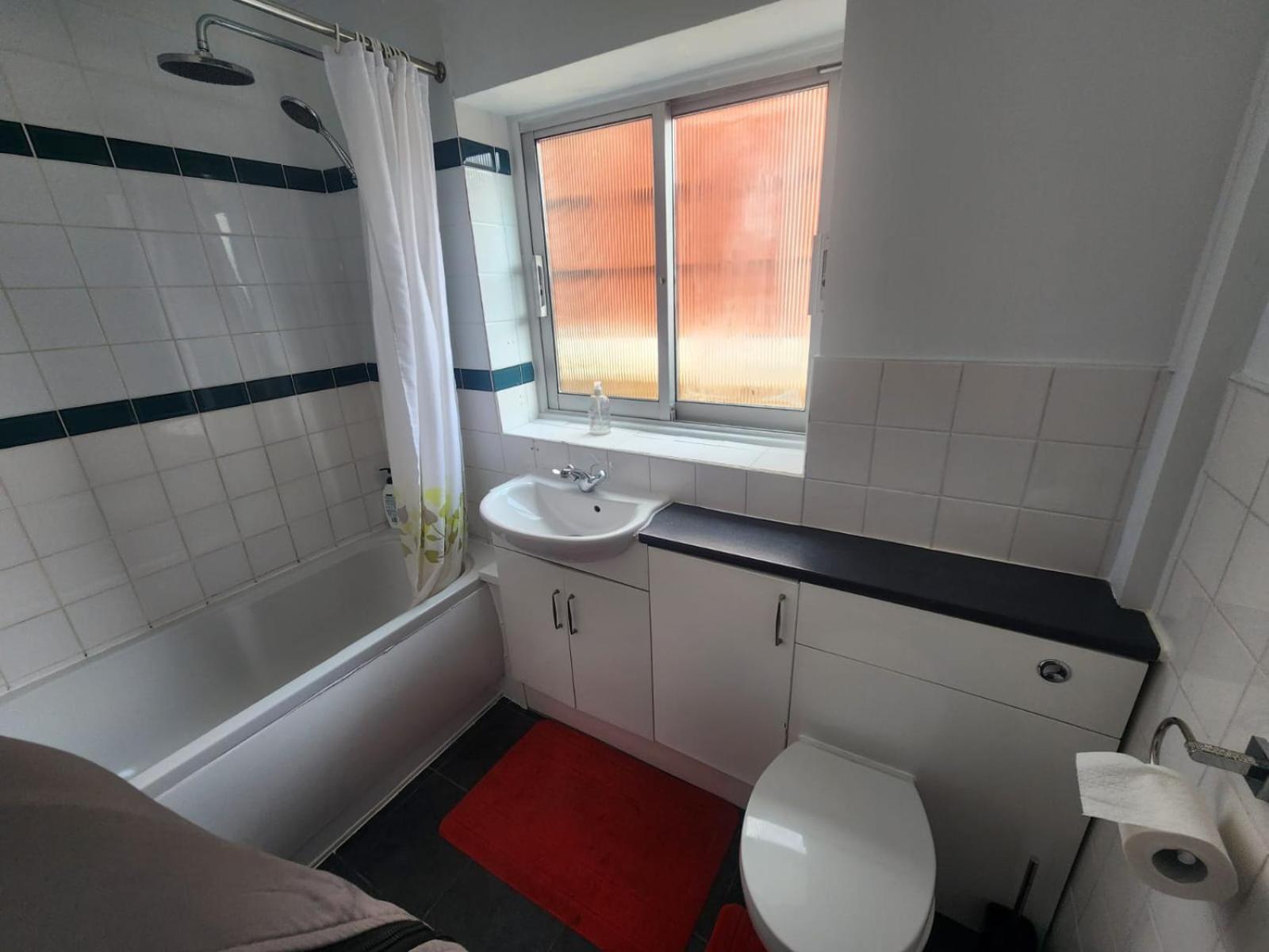 Charming 3-Bedroom Retreat With Modern Comforts South Ockendon Esterno foto